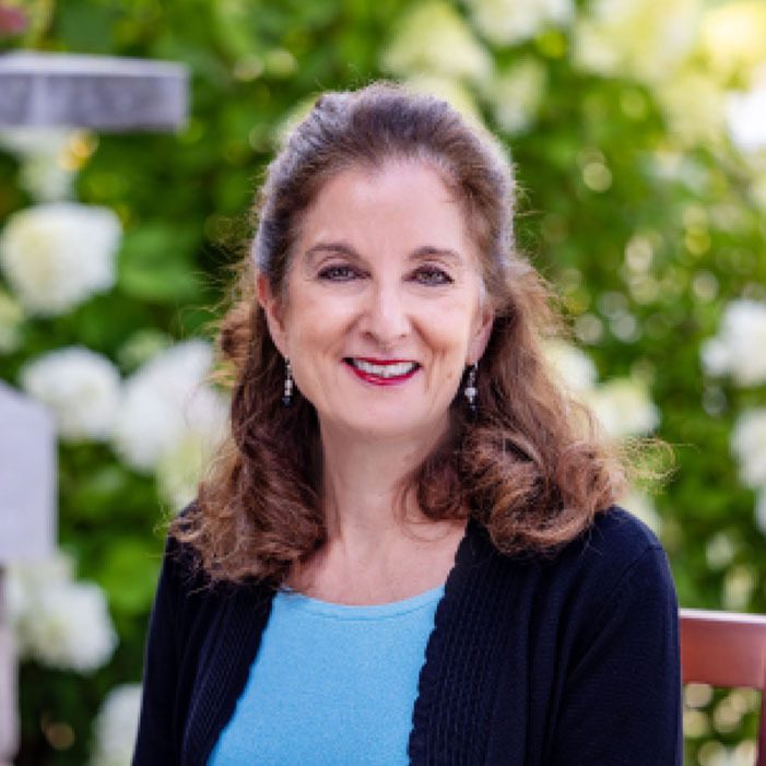 Cindy Ahearn Headshot